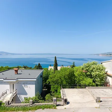 Apartment And Luka *
