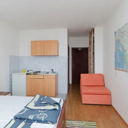 Apartment And Luka *
