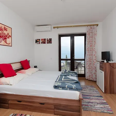 Apartment And Luka *